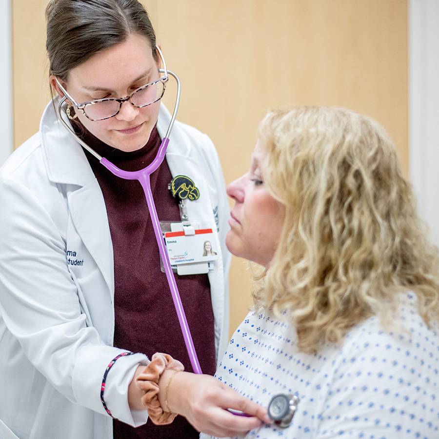 DNP student working with a standardized patient